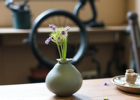 工房で使われているナチュラルな花瓶